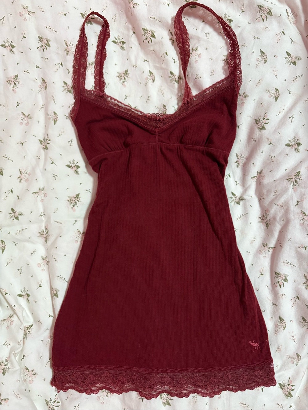 2000's ambercrombie burgundy lace cami